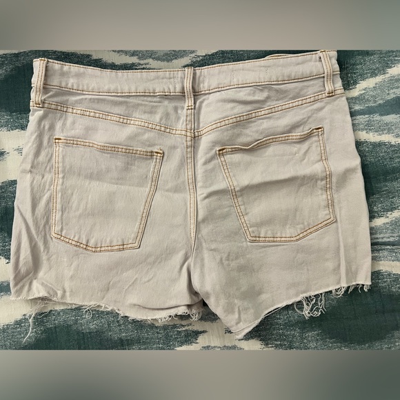 Universal Thread Shorts - Picture 2 of 3